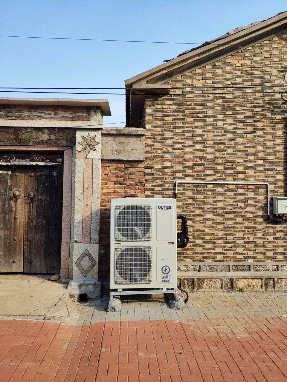 1542267981124859N5QH.jpg ffc8e6ae2b214c7f966ab3d0770e6eb1.jpg